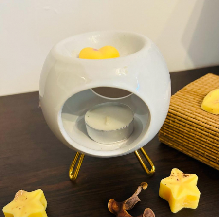 Vas din ceramica pentru aromaterapie, cu suport de metal auriu 9 x 11 cm