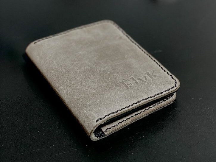 Ghid complet pentru alegerea unui portofel din piele naturală: Cumpărăturile inteligente pentru bărbați