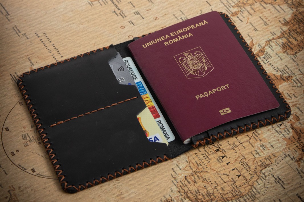 Trecerea la toamnă: cum alegi un portofel din piele care rezistă ani de zile?