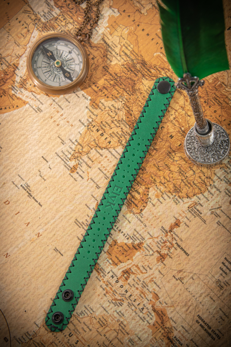 Bratara din piele naturala, handmade,  lucrata si cusuta manual, Atta, Verde, Produs in Romania