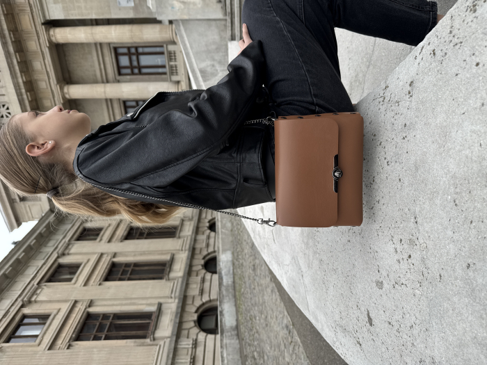 Geanta Mony din Piele Naturala cu Lant Metalic – Design Elegant [4]