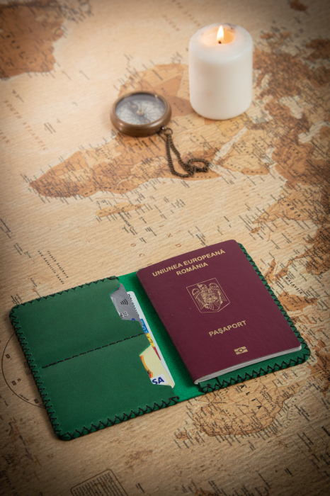 Portpasaport din piele naturala, lucrat si cusut manual, Robin, Verde