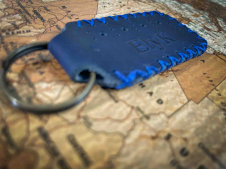 Breloc din piele naturala, lucrat si cusut manual, Mark, Bleumarin [2]
