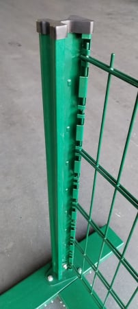 Stalp DIAFOR pentru Panou dublu Fir 2D - STALP DIAFOR PLASTIFIAT 2200mm VERDE (RAL6005) CU CAPAC