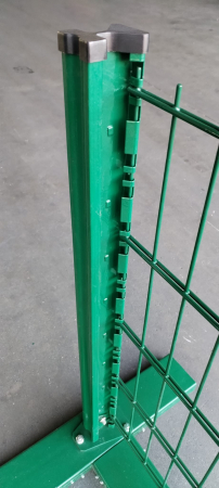FLANSA STALP DIAFOR VERDE (RAL6005)  pentru garduri bordurate dublu fir 2D. [2]