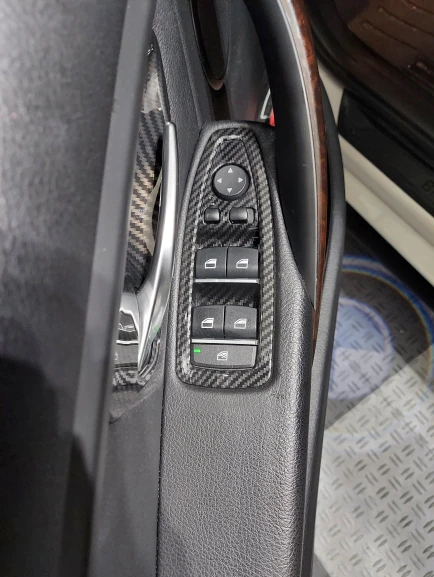 Set 4 Ornamente Butoane Usi Dedicat BMW F20 F21 F30 F31 F34 GT F35 F36, Negru Carbon [5]