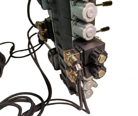 Distribuitor hidraulic cu 8 sectiuni [3]