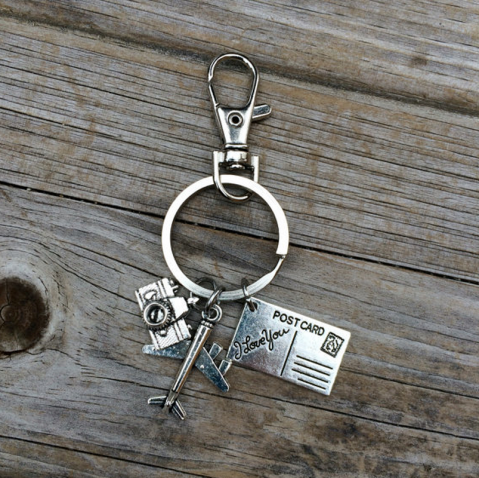 breloc-pentru-pasionatii-de-calatorii-si-fotografie-pandantiv-avion-camera-foto [2]