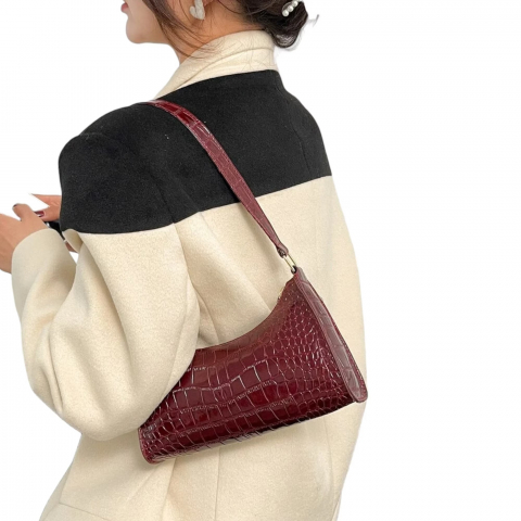 geanta-baguette-mica-cu-imprimeu-crocodil-lucios-visiniu [6]