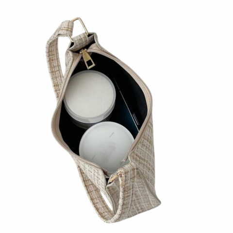 geanta-tip-baguette-model-in-carouri-texturate-alb [2]