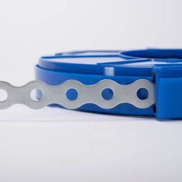 Platbanda - Bandă perforată 12×0.7 mm, găuri M5, rolă 10 m | Fixare cabluri și elemente ușoare