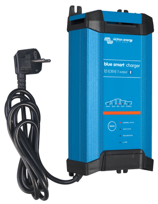 Invertoare Hibrid - Off Grid - Incarcator Blue Smart IP22 12V 30A cu o iesire si stecher CEE 7 7