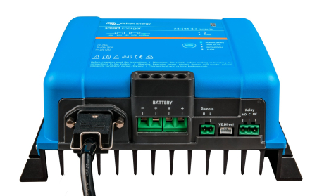 MPPT - Incarcator Phoenix Smart IP43 24V 25A 3 iesiri 120 240V