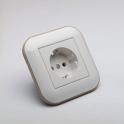 Priza Schuko Ovivo Loft 16A cu impamantare, alb Kraft, montaj incastrat [1]