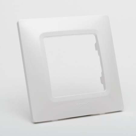 Aparataj - Rama ornament alba cu 1 post pentru aparataj electric Salbei