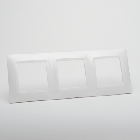 Aparataj - Rama ornamentala alba cu 3 posturi pentru aparataj electric Salbei
