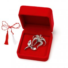 Martisor brosa crin cu strasuri in cutie de catifea [3]