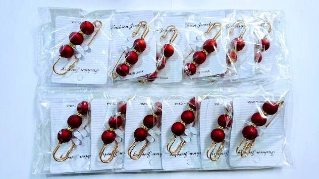 Brosa dama tip ac de siguranta cu 3 margele perlate rosii si strasuri, 8 cm [2]