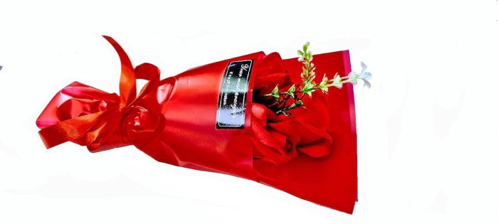 buchet 3 trandafiri de sapun ambalat in cutie cadou transparenta cu inimioare - Copie [4]