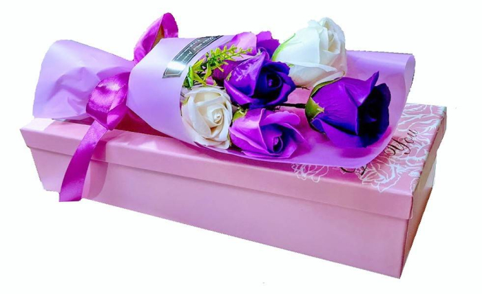 buchet  trandafiri de sapun ambalat in cutie cadou cu mesaj [2]