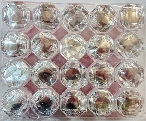 set 20 cutii din plastic cu capac transparent, interior din catifea rosie 4x4x4 cm [4]