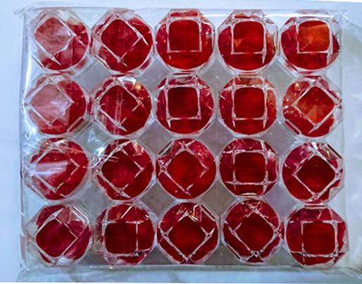 set 20 cutii din plastic cu capac transparent, interior din catifea rosie 4x4x4 cm [3]