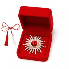 Martisor brosa soare cu strasuri in cutie de catifea [4]