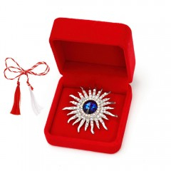Martisor brosa soare cu strasuri in cutie de catifea [2]