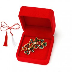 Martisor brosa vintage model floral in cutie de catifea [3]