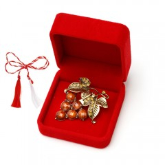 Martisor brosa vintage, floare cu pietre fatetate in cutie de catifea [4]