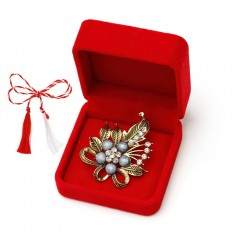 Martisor brosa vintage, floare cu pietre fatetate in cutie de catifea [6]