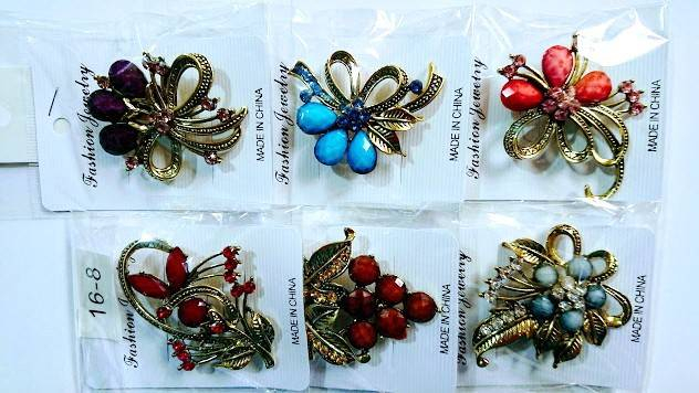 Martisor brosa vintage, floare cu pietre fatetate, model 16-8 [1]