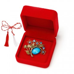 Martisor brosa vintage cu pietre fatetate in cutie de catifea [5]