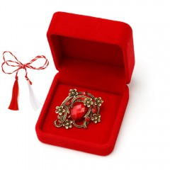 Martisor brosa vintage cu pietre fatetate in cutie de catifea [2]