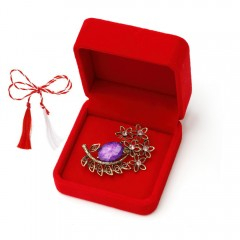 Martisor brosa vintage cu pietre fatetate in cutie de catifea [4]