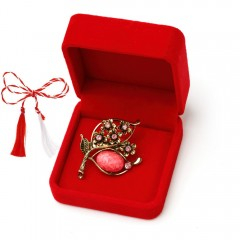 Martisor brosa vintage cu pietre fatetate in cutie de catifea [1]