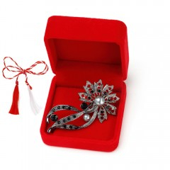 Martisor brosa vintage, floare cu marcasite in cutie de catifea [1]
