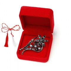 Martisor brosa vintage, floare cu marcasite in cutie de catifea [3]