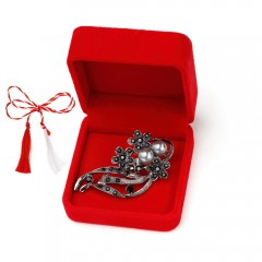 Martisor brosa vintage, floare cu marcasite in cutie de catifea [4]