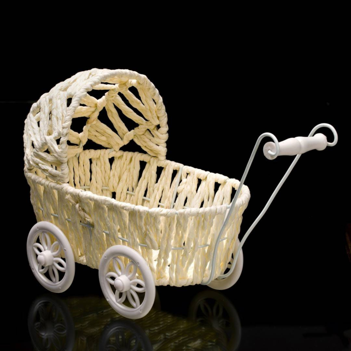 cos ornament din fire naturale, in forma de landou bebe, marturie botez [2]