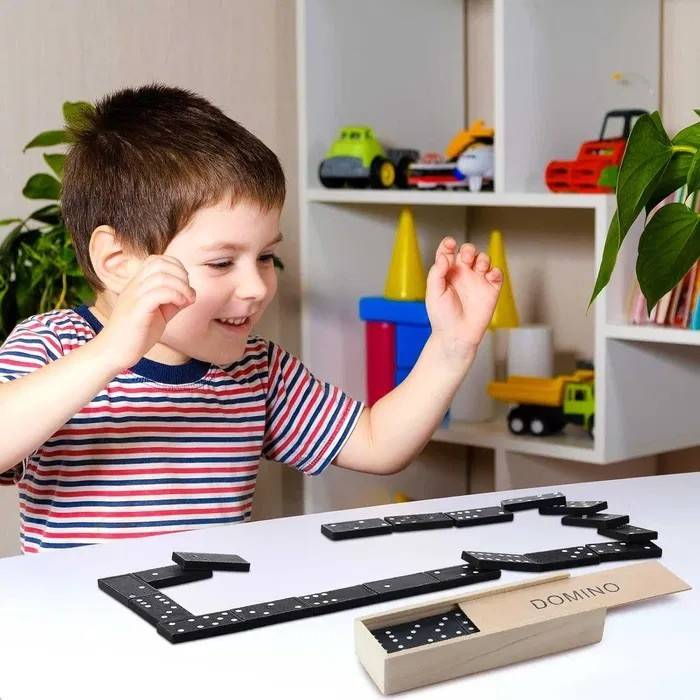 Domino din lemn, joc clasic pentru distractie si logica [3]