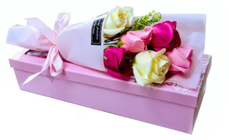 Flori sapun - buchet  trandafiri de sapun ambalat in cutie cadou cu mesaj