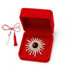 Produse Sezon - Martisor brosa soare cu strasuri in cutie de catifea