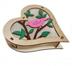 Paste - decoratiune din lemn cu agatatoare, peisaj primavara pictat manual, inima, lumini, baterii incluse, 12 cm- Copie