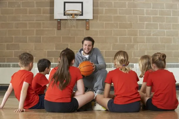 The role of the physical education teacher in developing students’ character