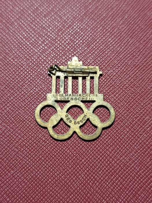 INSIGNA OFICIALA CU LOGO-UL JOCURILOR OLIMPICE DE LA BERLIN DIN 1936 / DECUPAJ POARTA BRANDENBURG [2]