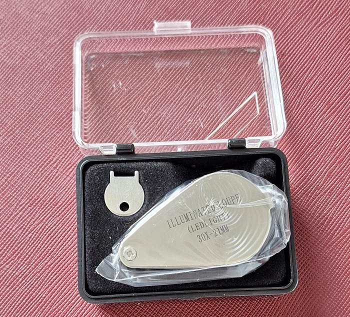 Lupa profesionala pentru monede / bancnote / timbre 30 x 21 mm, Led si baterii incluse [7]