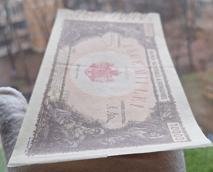 Romania, 10000 lei Mai 1945, seria 0582/E.0867/21654582, stare buna [7]