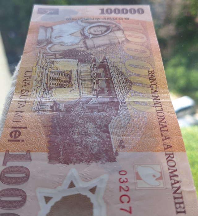 Romania, 100000 lei 2001, seria 032C7975913, circulata, stare buna [3]