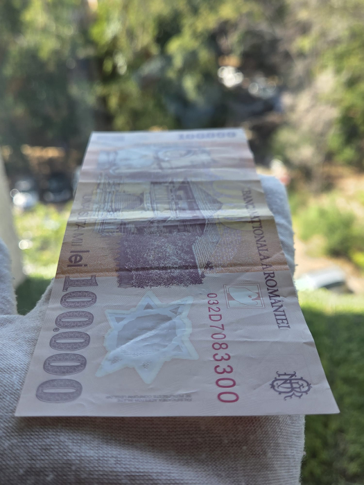 Romania, 100000 lei 2001, seria 032D7083300, circulata, stare buna [4]